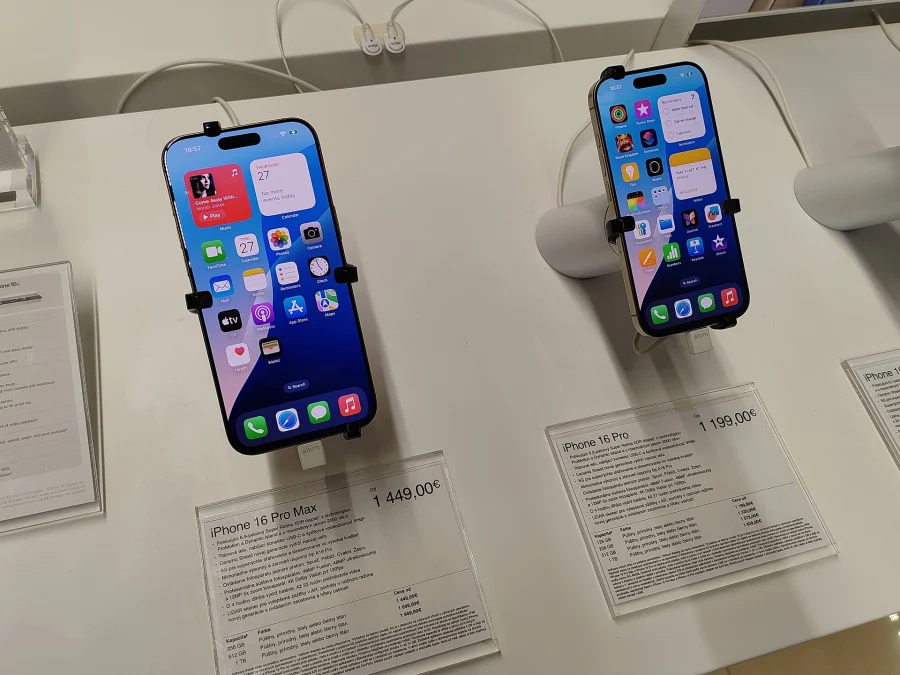 iPhone 16 Pro exposés en magasin